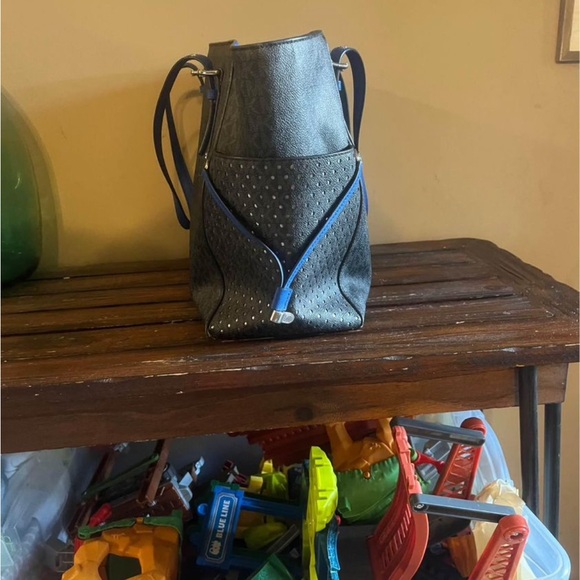 Michael Kors Voyager - Picture 9 of 10